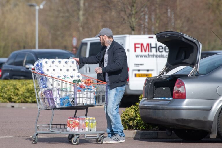 The FM Heels Van out and about in lockdown